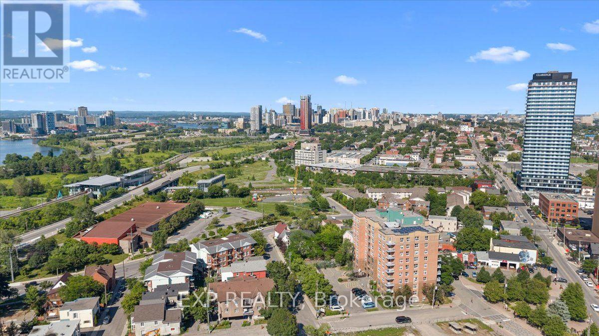945 Wellington Street Property Photo 48