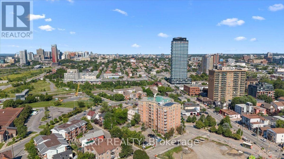 945 Wellington Street Property Photo 49
