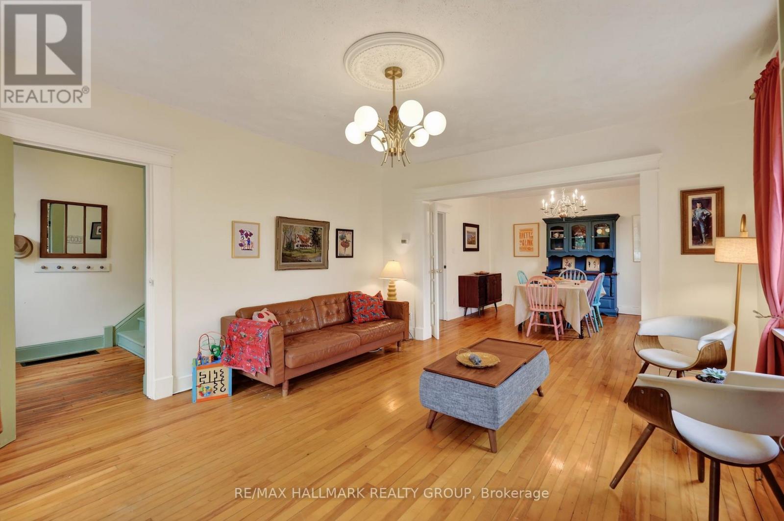 664 Center Street Property Photo 5