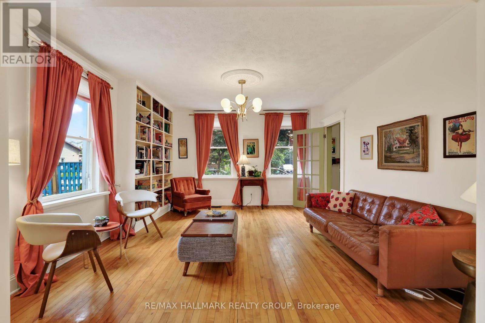 664 Center Street Property Photo 6