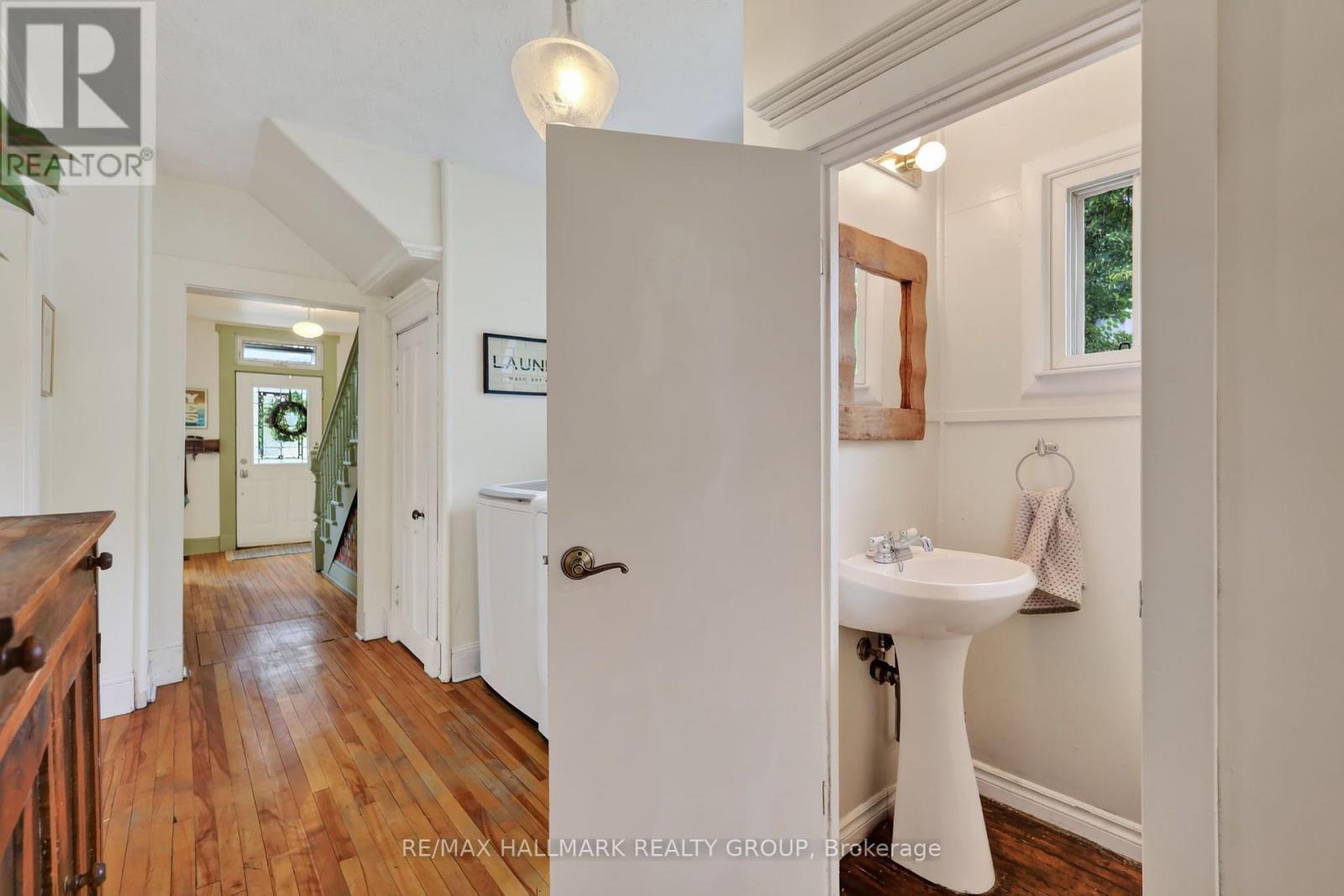 664 Center Street Property Photo 11