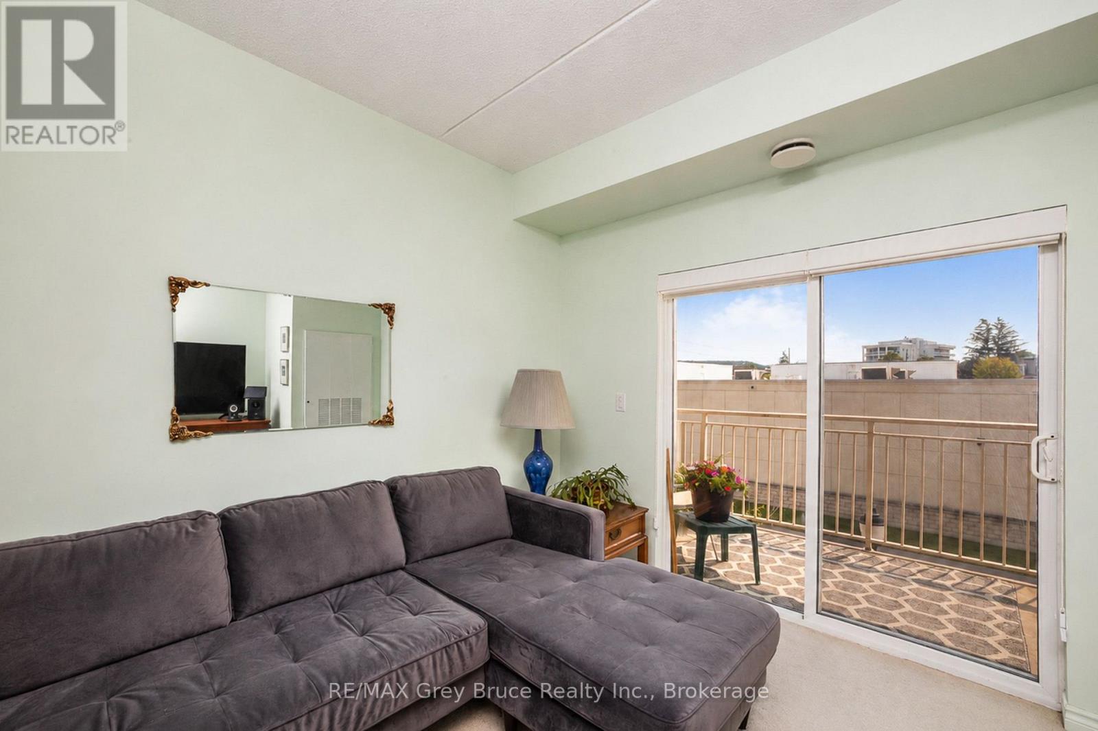 204 - 1050 1st Avenue W Property Photo 12