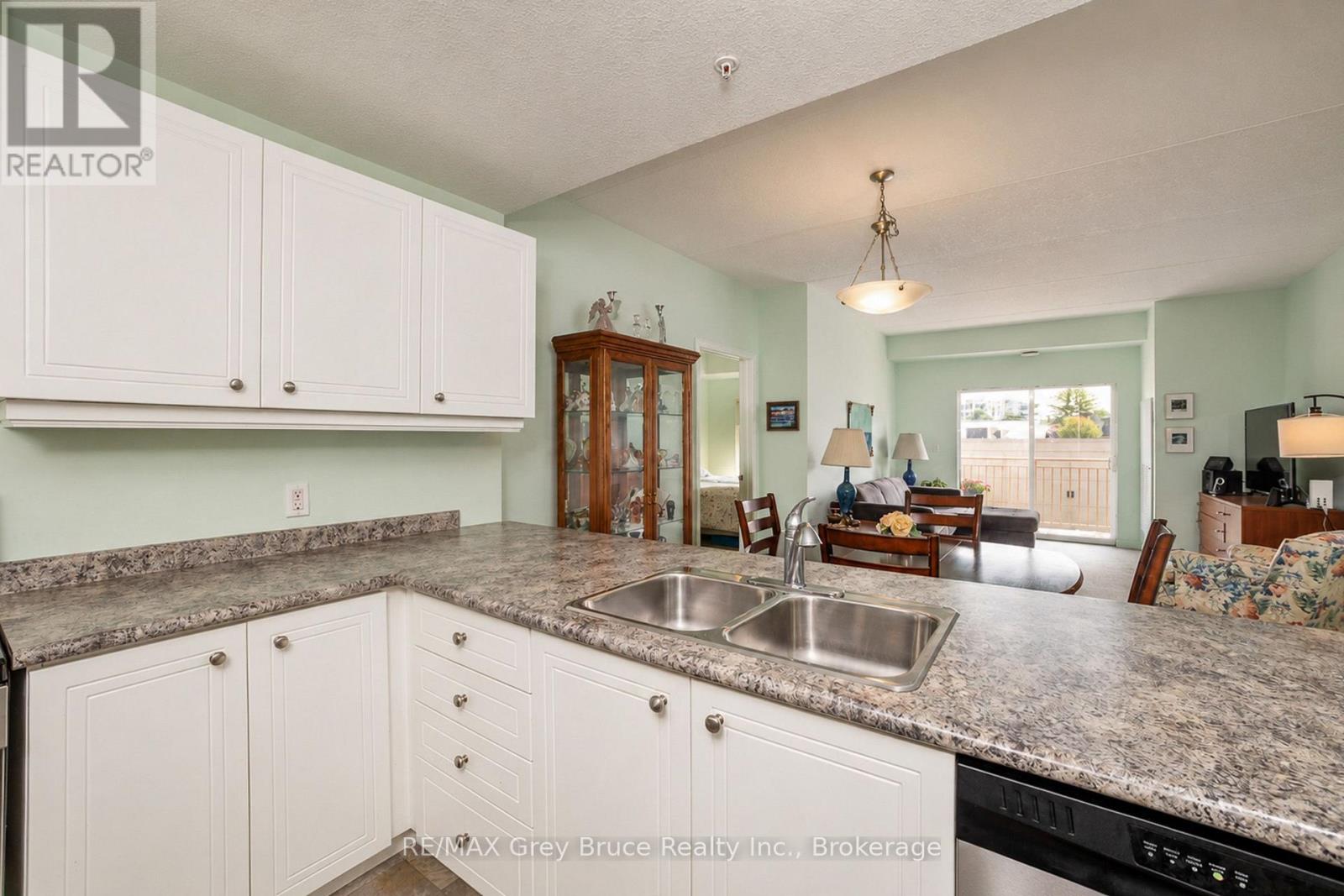 204 - 1050 1st Avenue W Property Photo 14