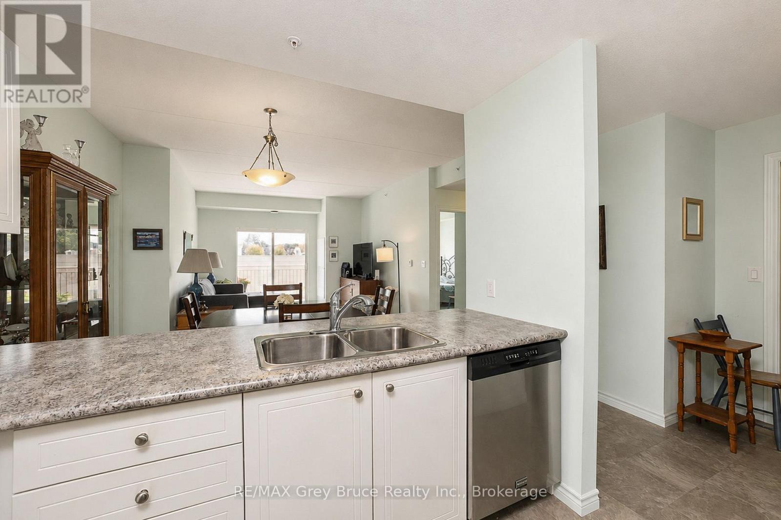 204 - 1050 1st Avenue W Property Photo 16