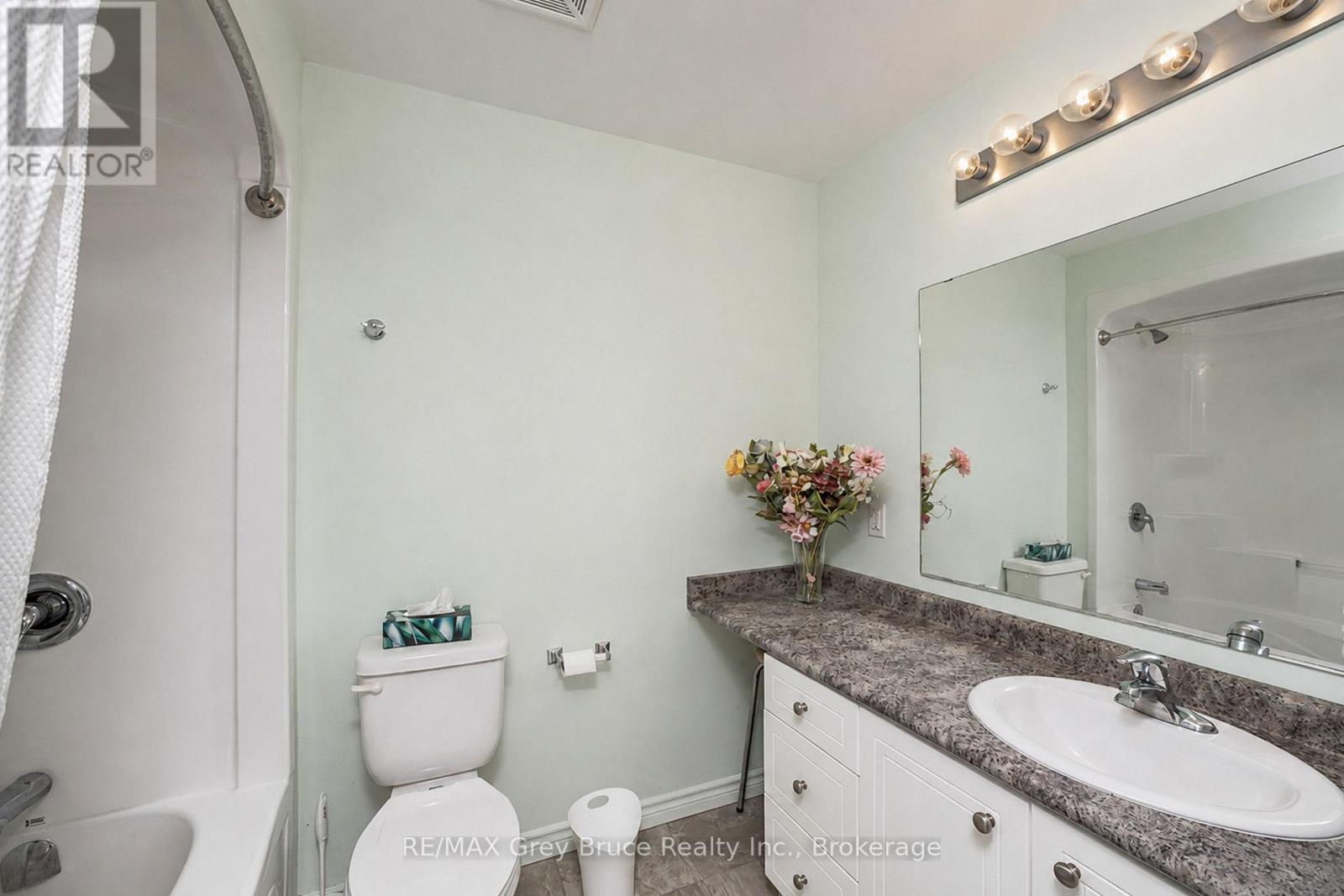 204 - 1050 1st Avenue W Property Photo 24
