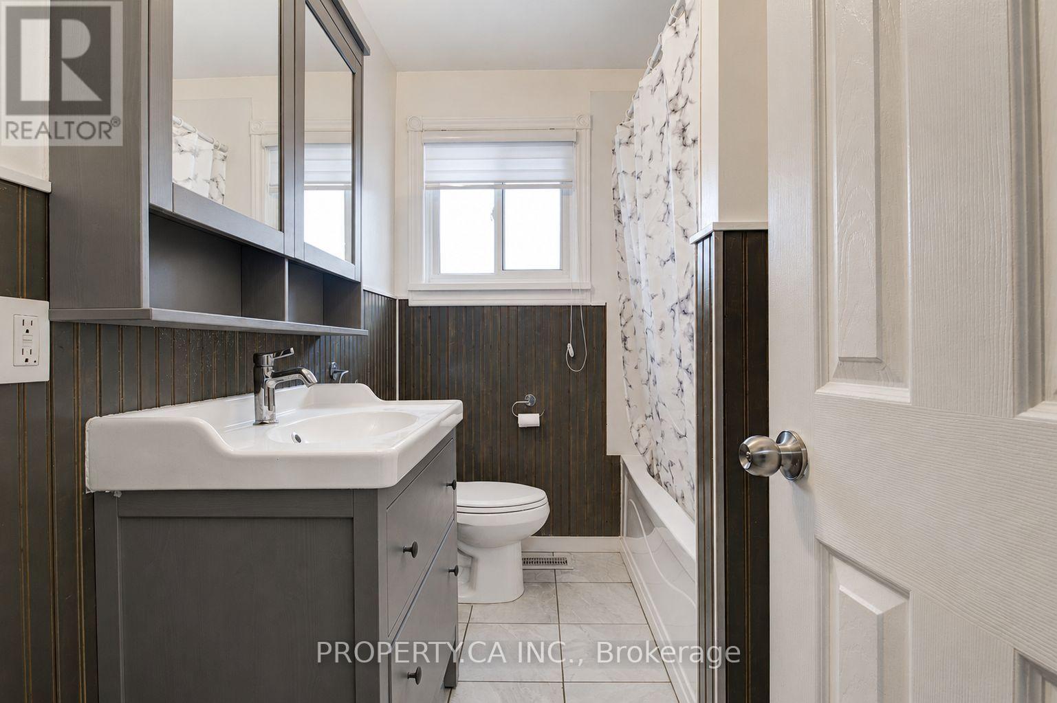 Upper - 71 Highpark Avenue Property Photo 10