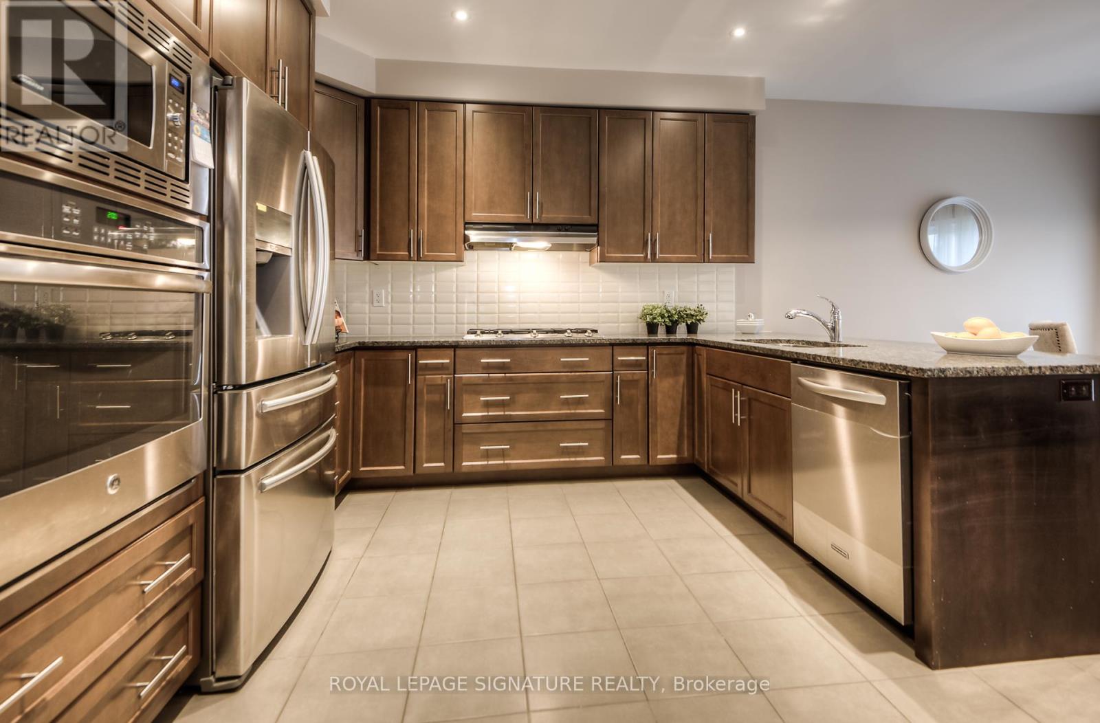 102 Coopershawk Street Property Photo 6