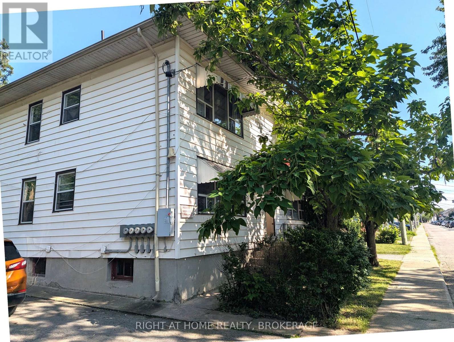 2 - 60 RICHMOND AVENUE Property Photo 1