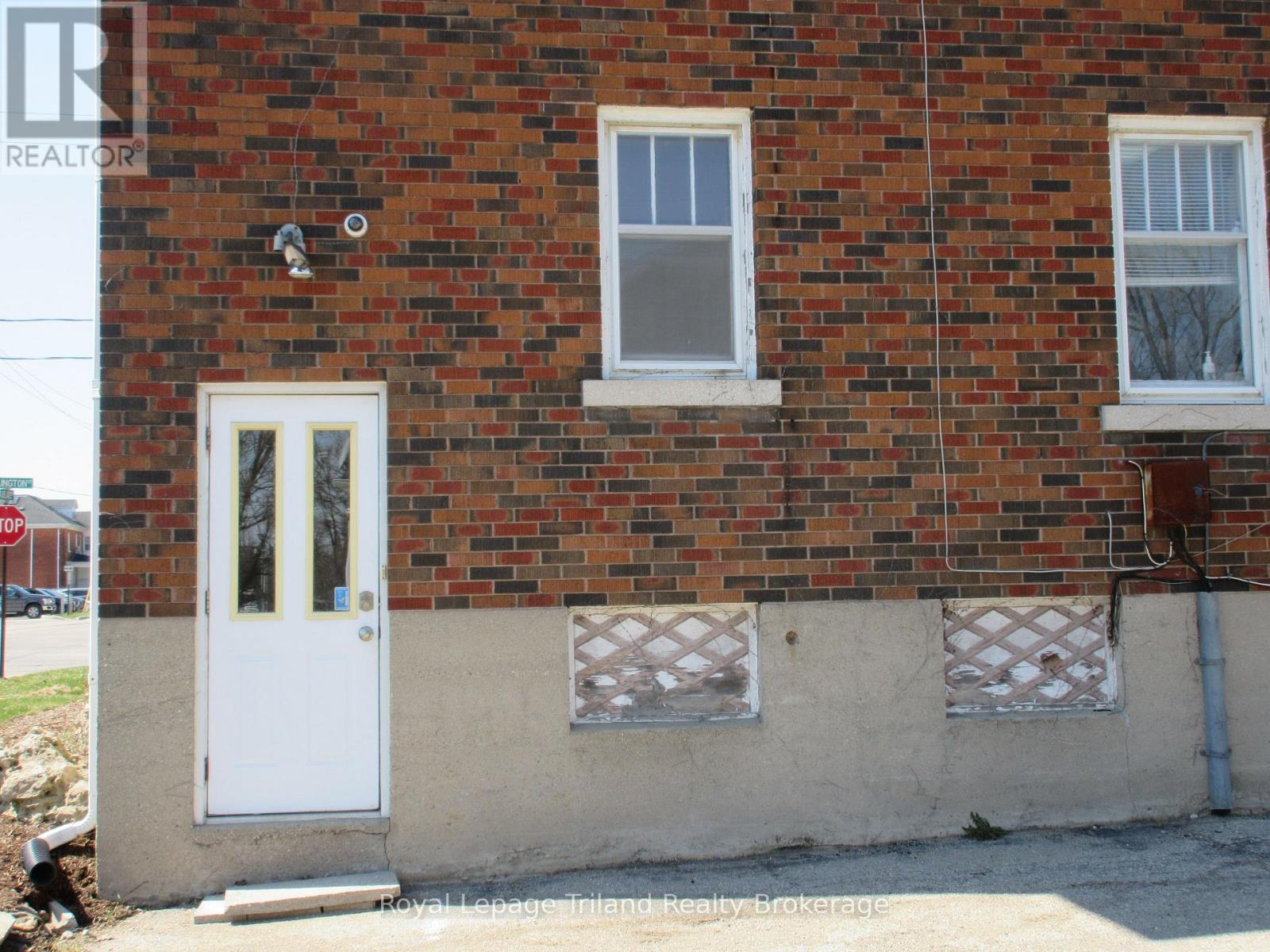 2 - 28 WELLINGTON STREET N Property Photo 1