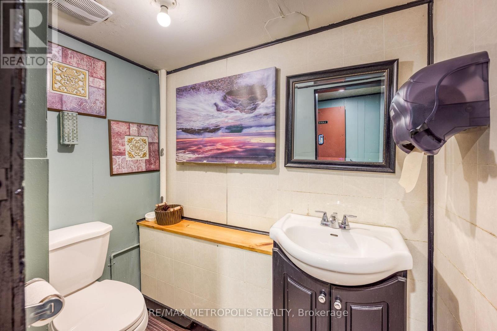 1548 St. Clair Parkway Property Photo 19