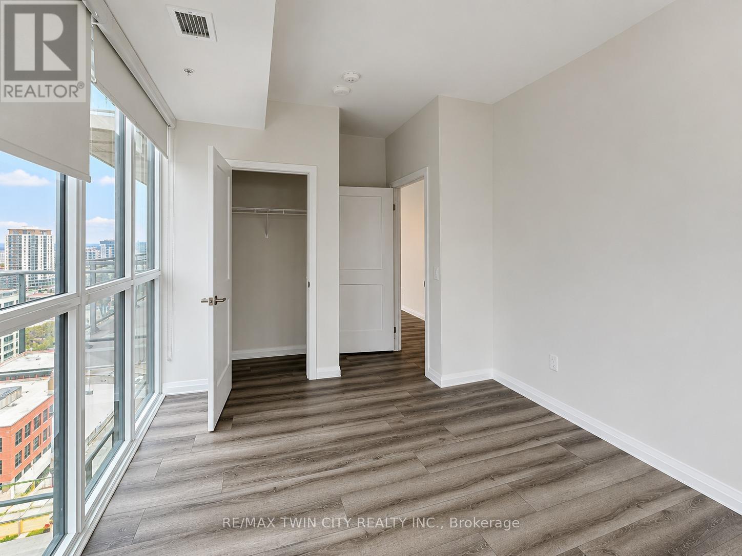 1402 - 60 Charles Street W Property Photo 23