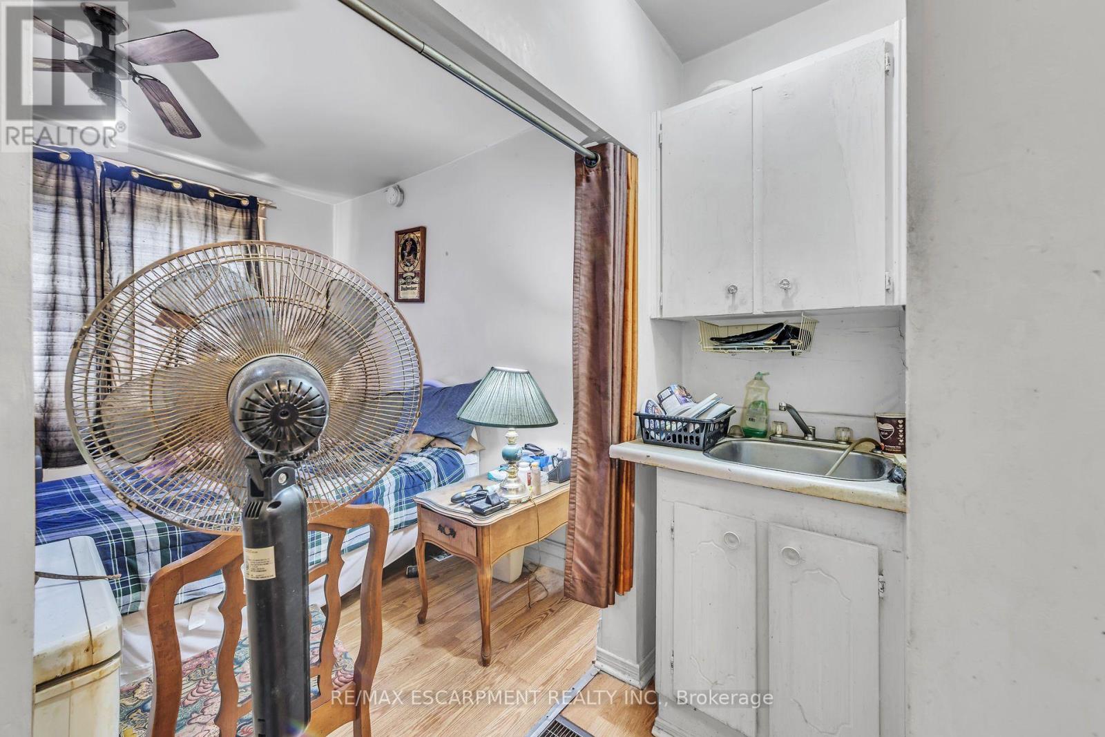 1367 Cannon Street E Property Photo 8