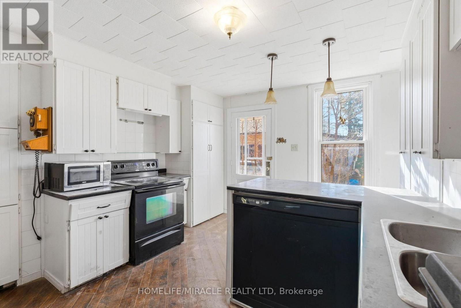 114 Frances Street Property Photo 16