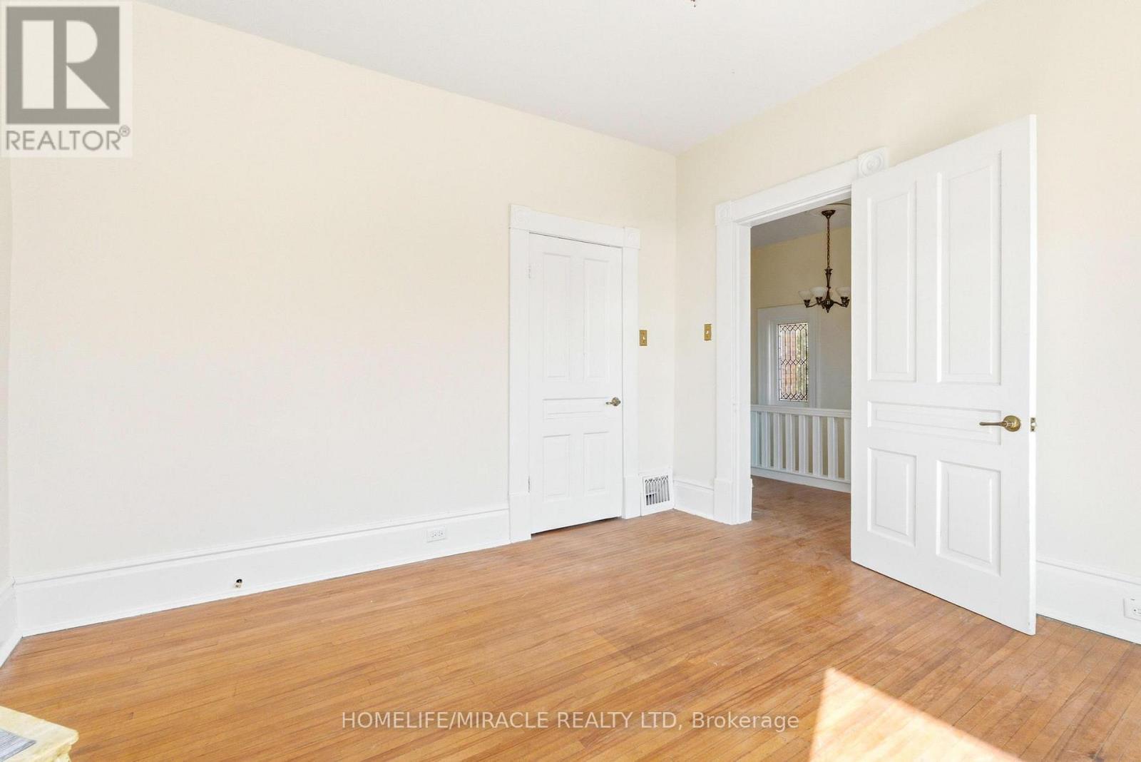 114 Frances Street Property Photo 23
