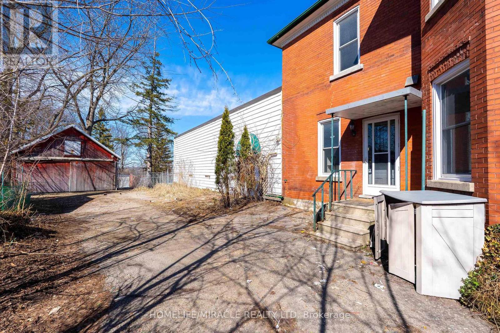 114 Frances Street Property Photo 32
