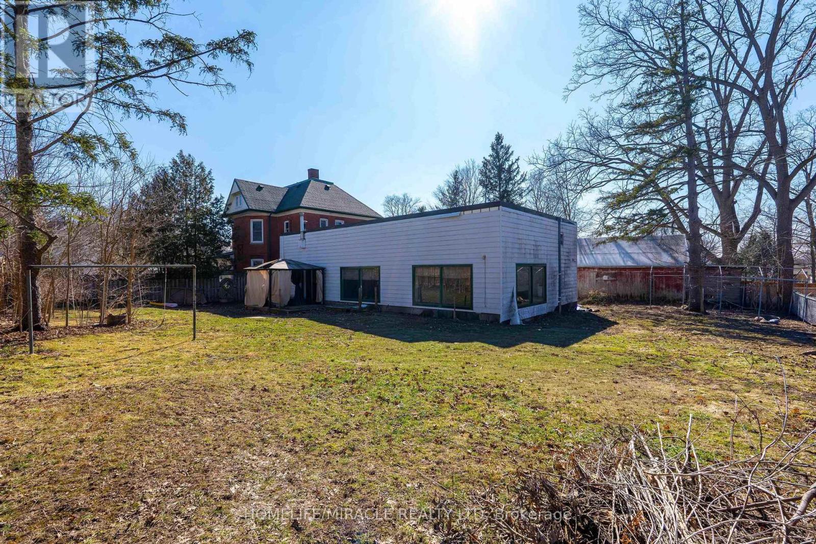 114 Frances Street Property Photo 35
