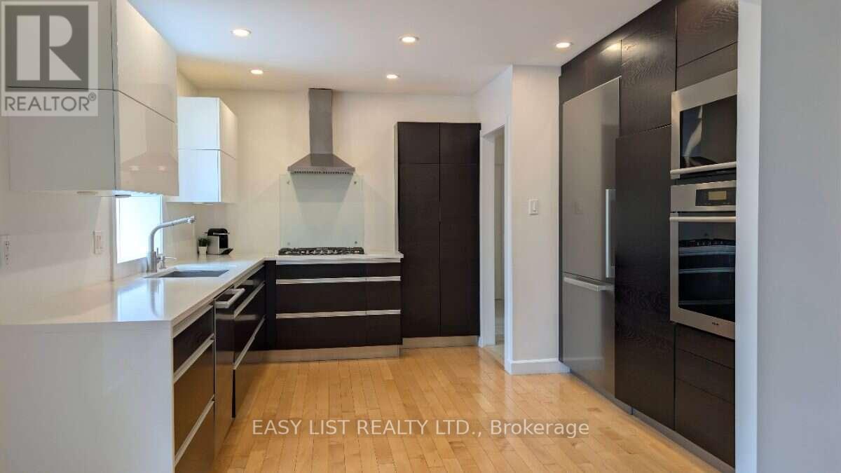 1895 Savoy Place Property Photo 11
