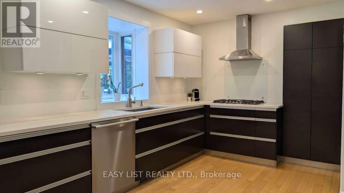 1895 Savoy Place Property Photo 12