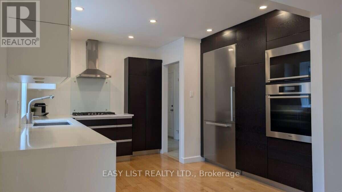 1895 Savoy Place Property Photo 14