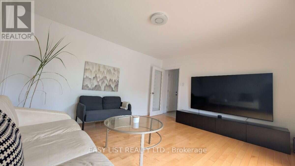 1895 Savoy Place Property Photo 17