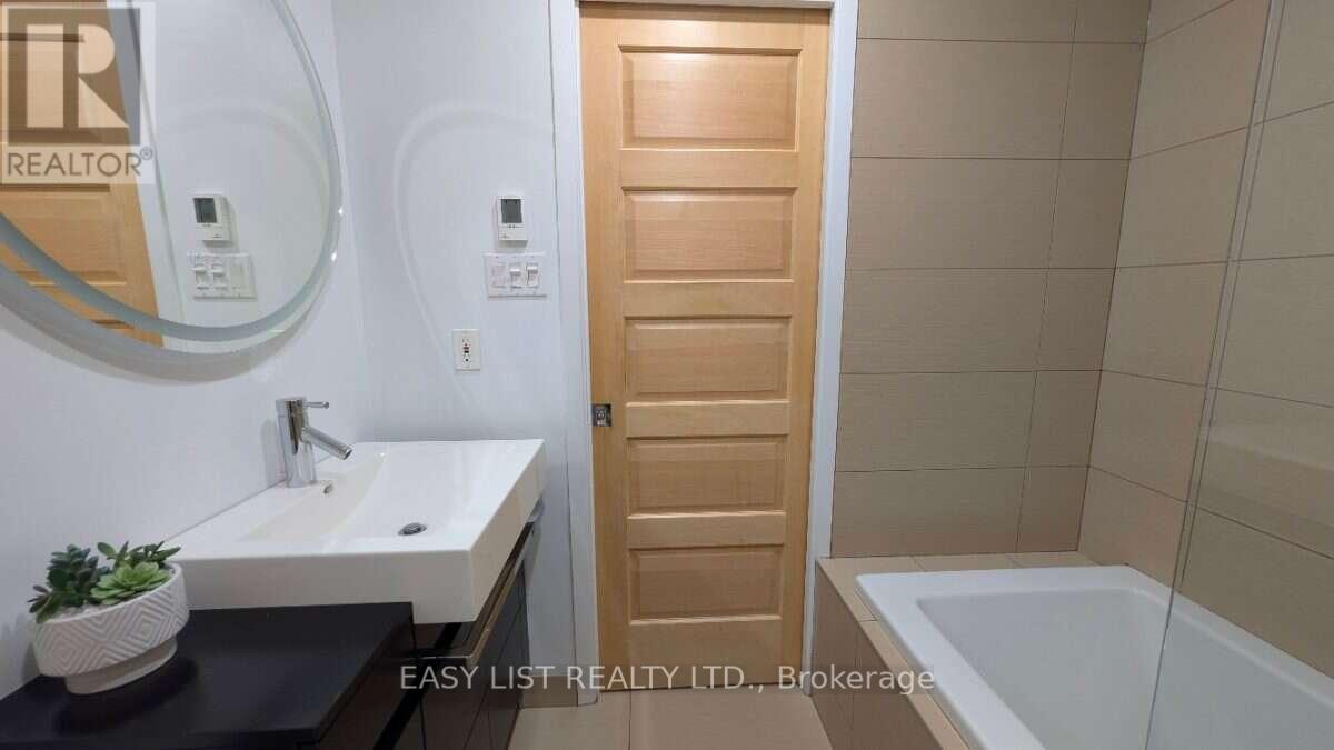 1895 Savoy Place Property Photo 28