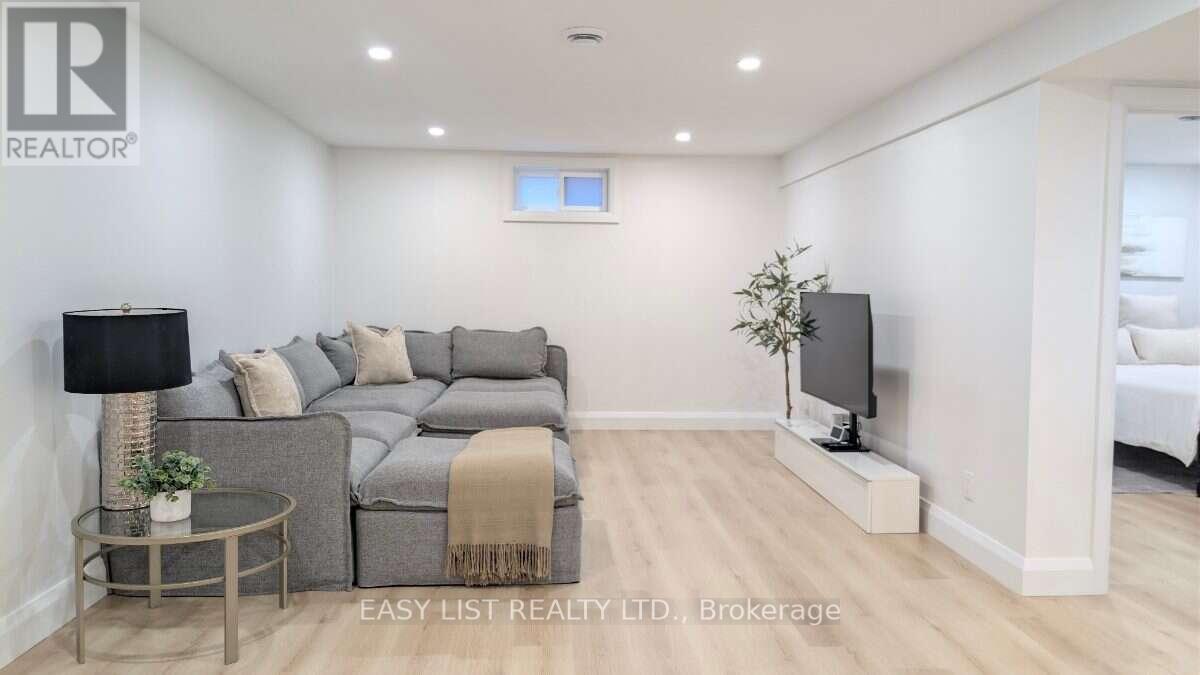 1895 Savoy Place Property Photo 29