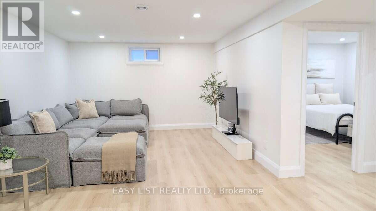 1895 Savoy Place Property Photo 31