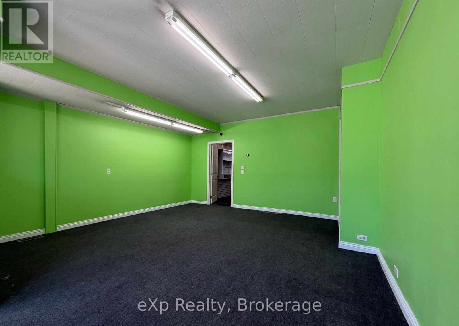 76 Elora Street Property Photo 3