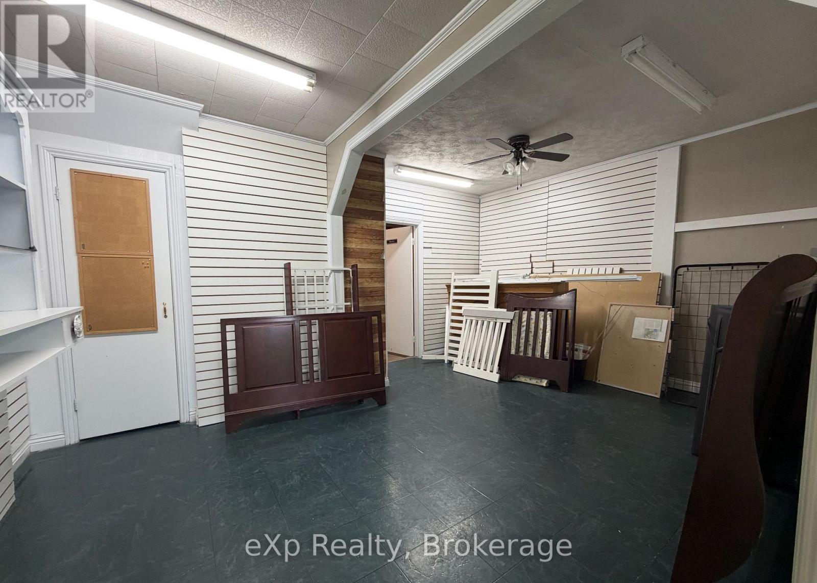 76 Elora Street Property Photo 4