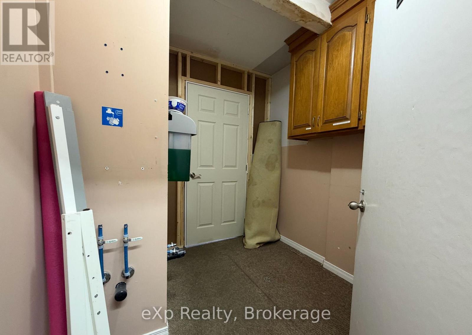 76 Elora Street Property Photo 6