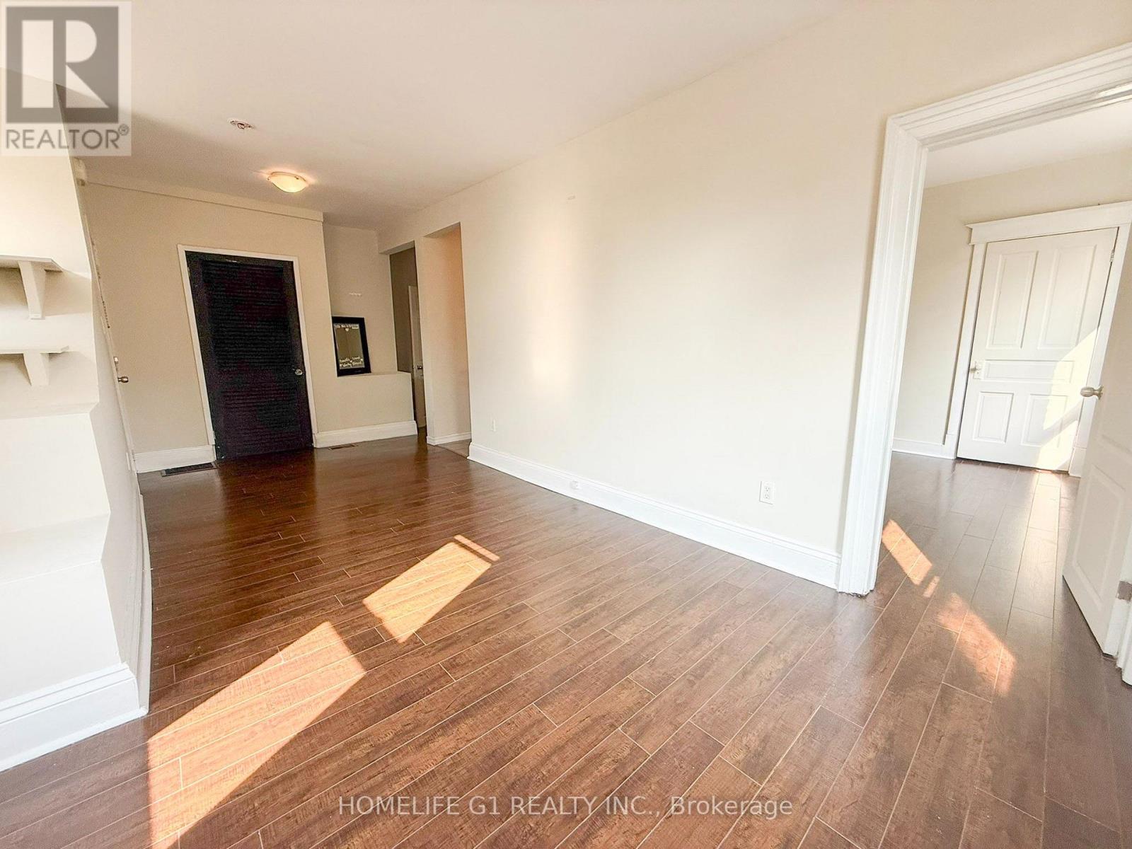 2 - 288 Hunter Street W Property Photo 5