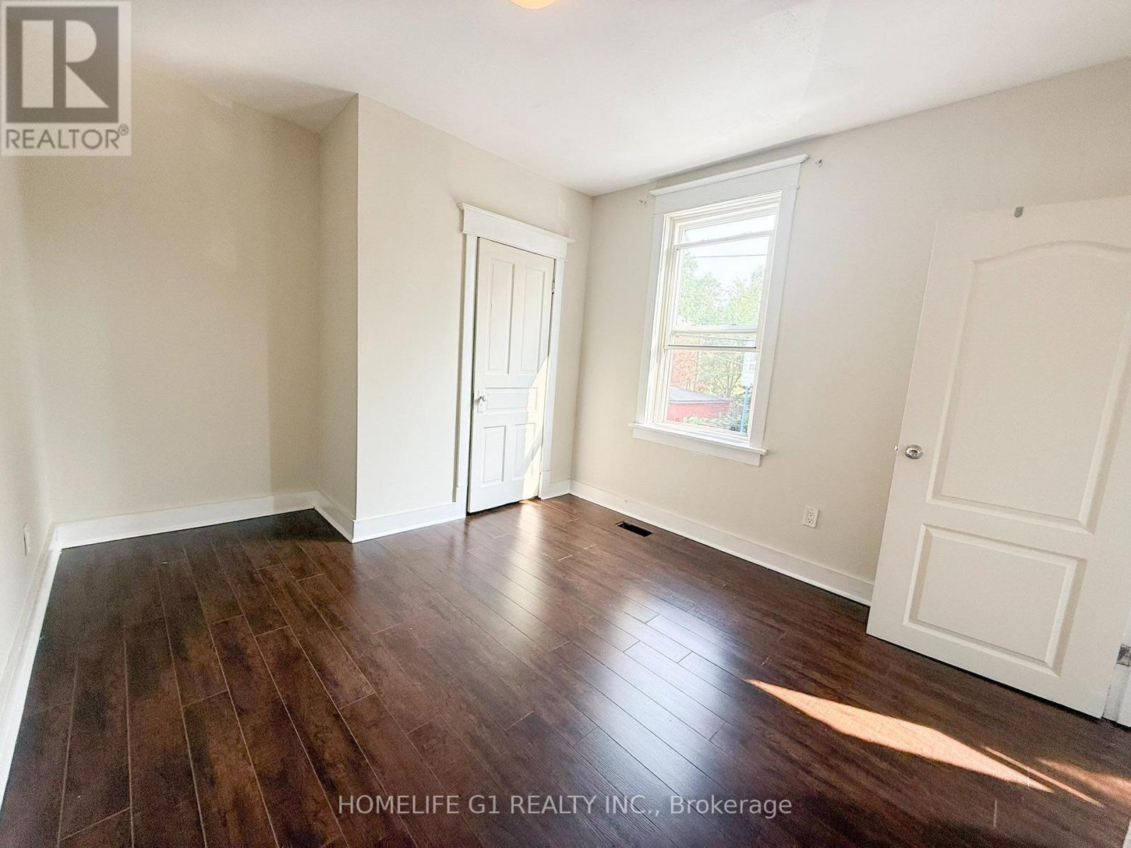 2 - 288 Hunter Street W Property Photo 7