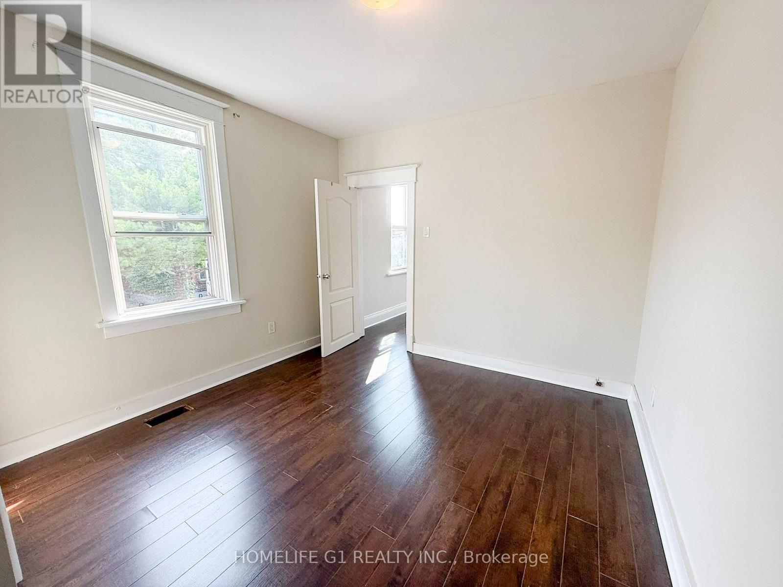 2 - 288 Hunter Street W Property Photo 8