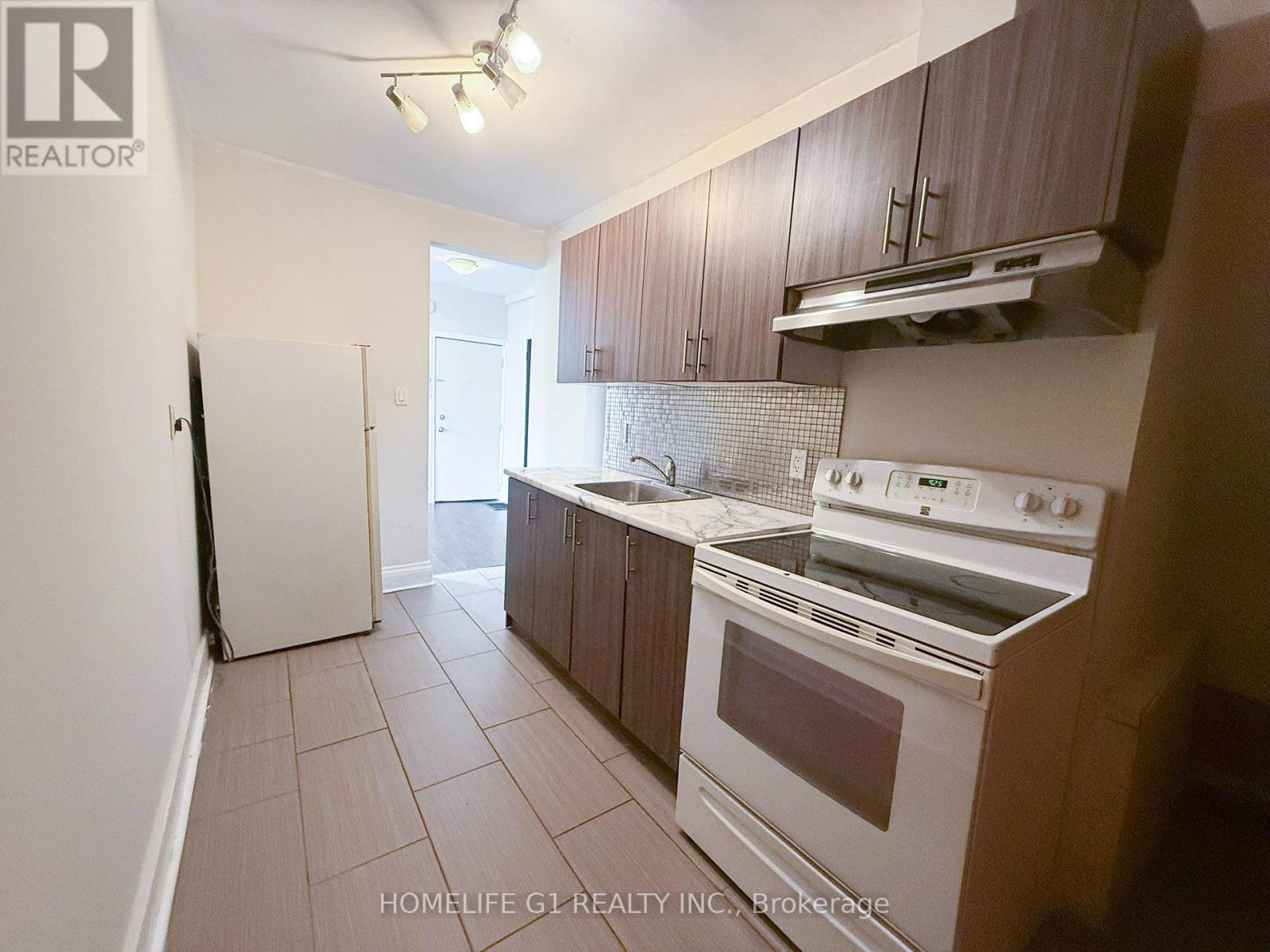 2 - 288 Hunter Street W Property Photo 9