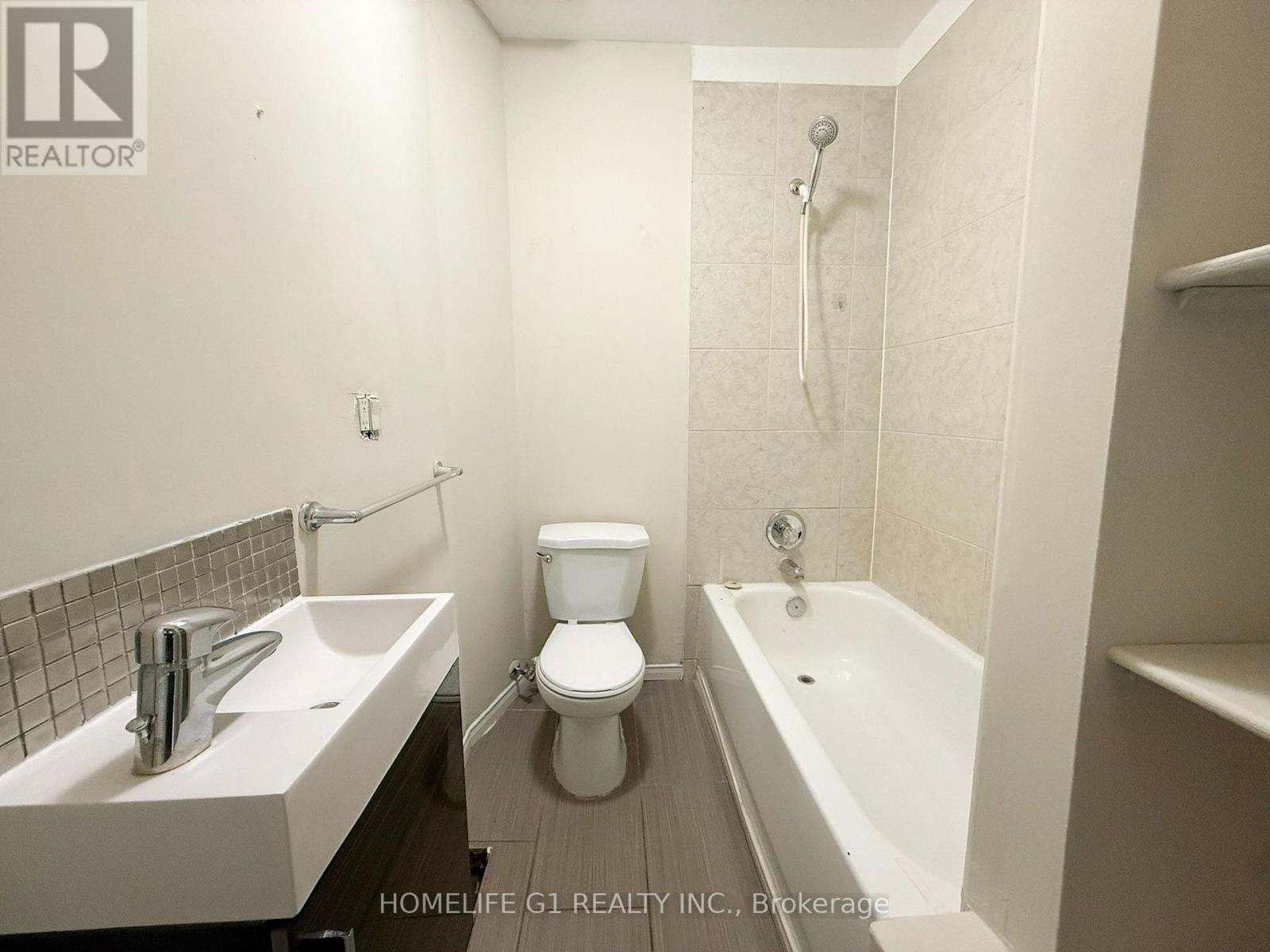 2 - 288 Hunter Street W Property Photo 11