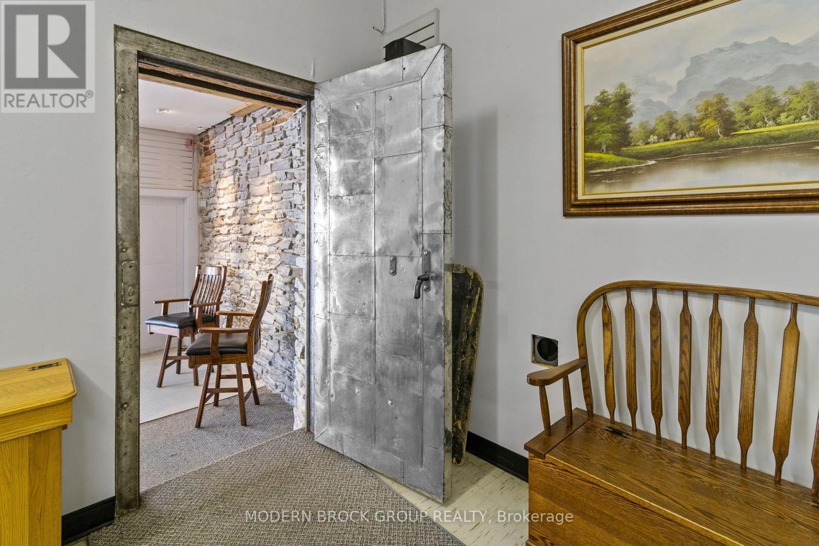 26 King Street E Property Photo 13
