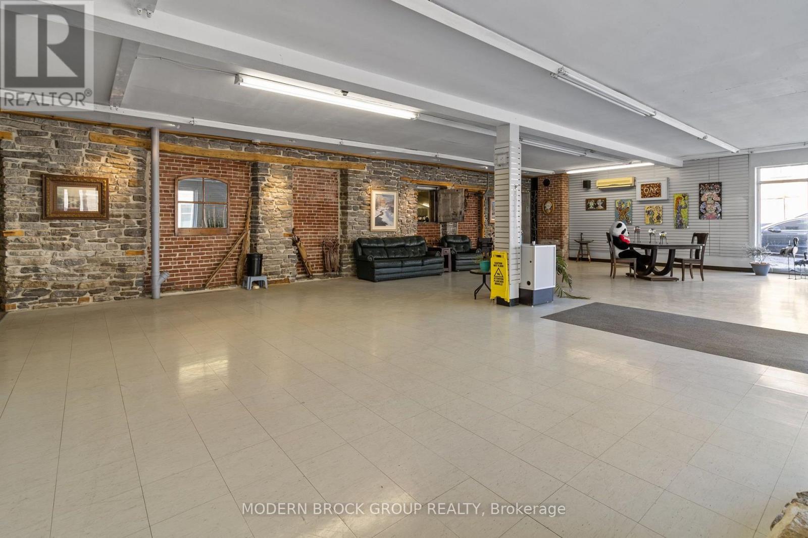 26 King Street E Property Photo 14