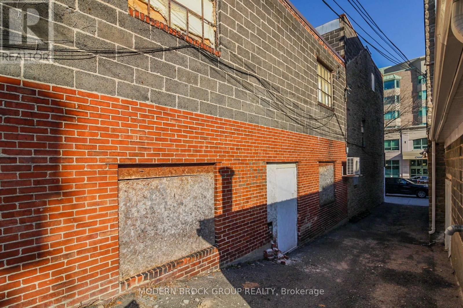 26 King Street E Property Photo 24