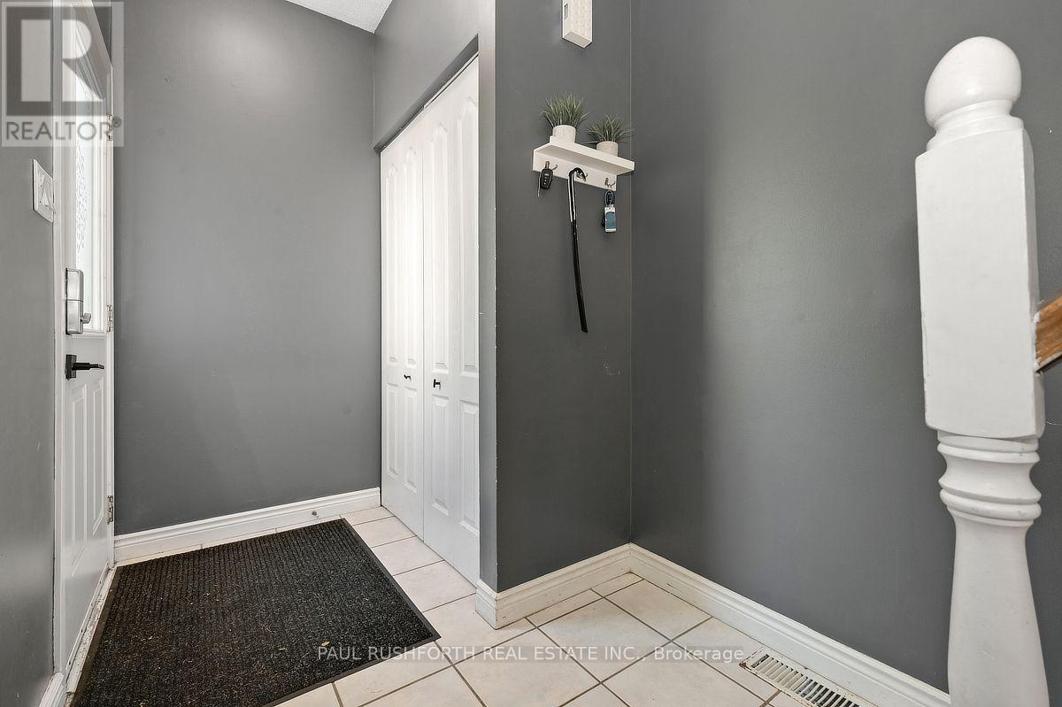 D - 5 Sonnet Crescent Property Photo 3