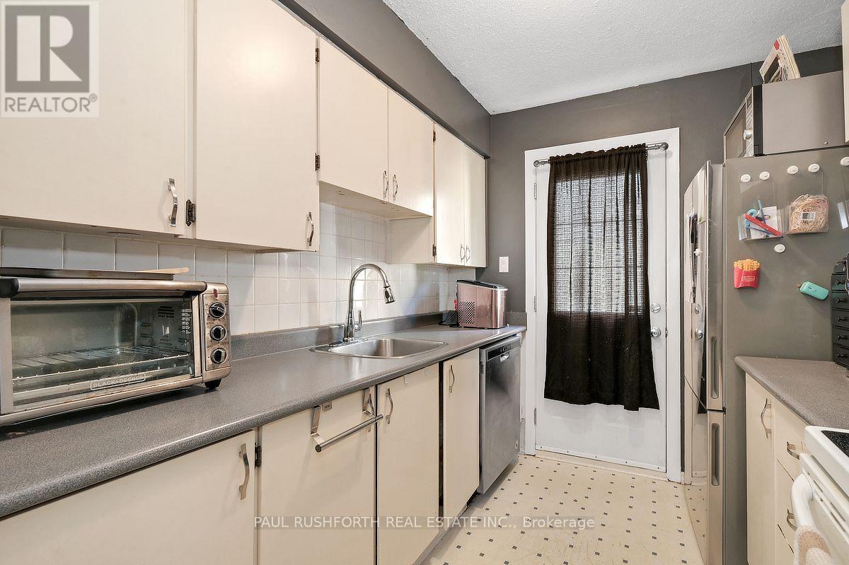 D - 5 Sonnet Crescent Property Photo 12