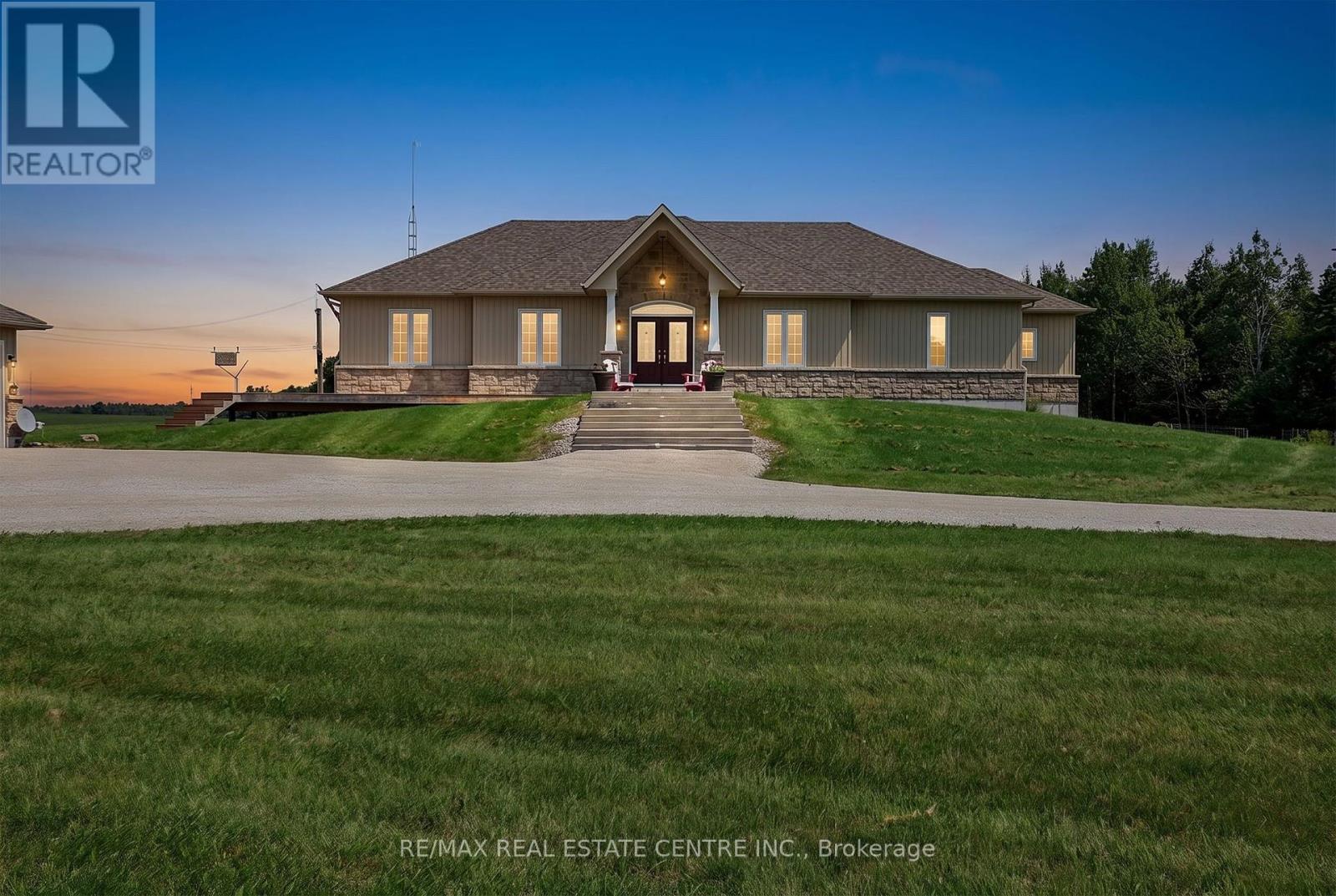 398019 5th Line Property Photo 1