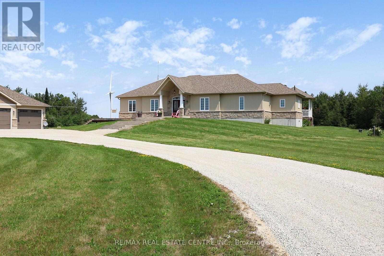 398019 5th Line Property Photo 2