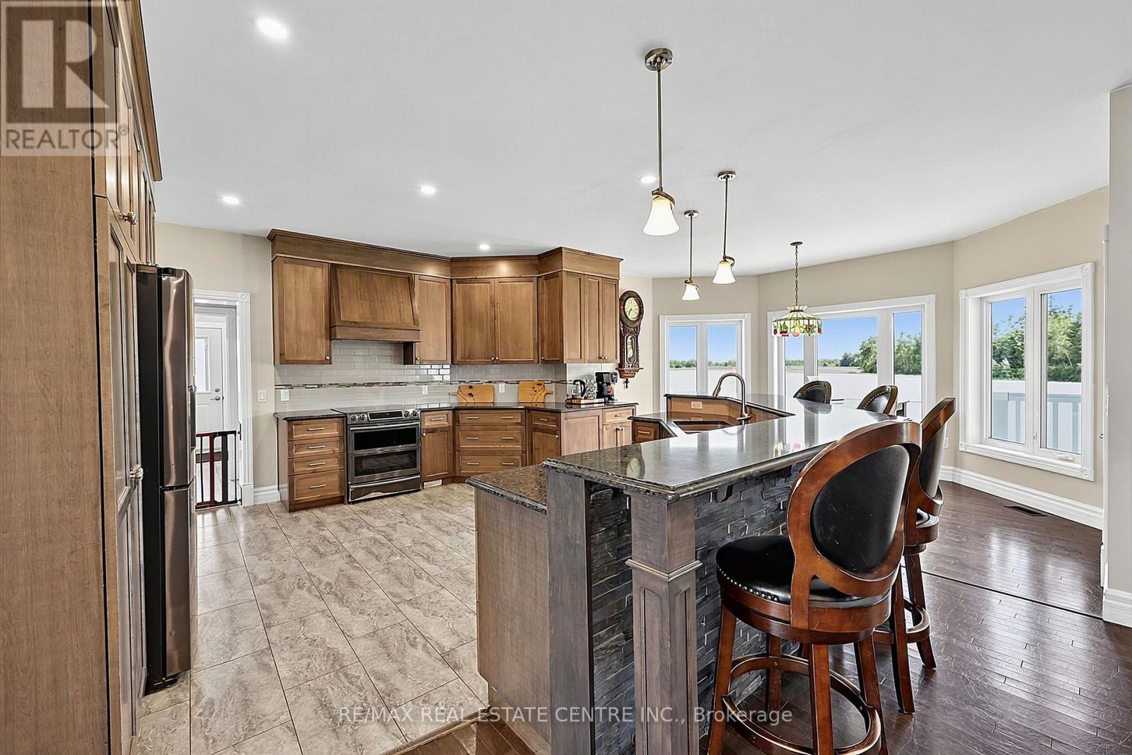 398019 5th Line Property Photo 10