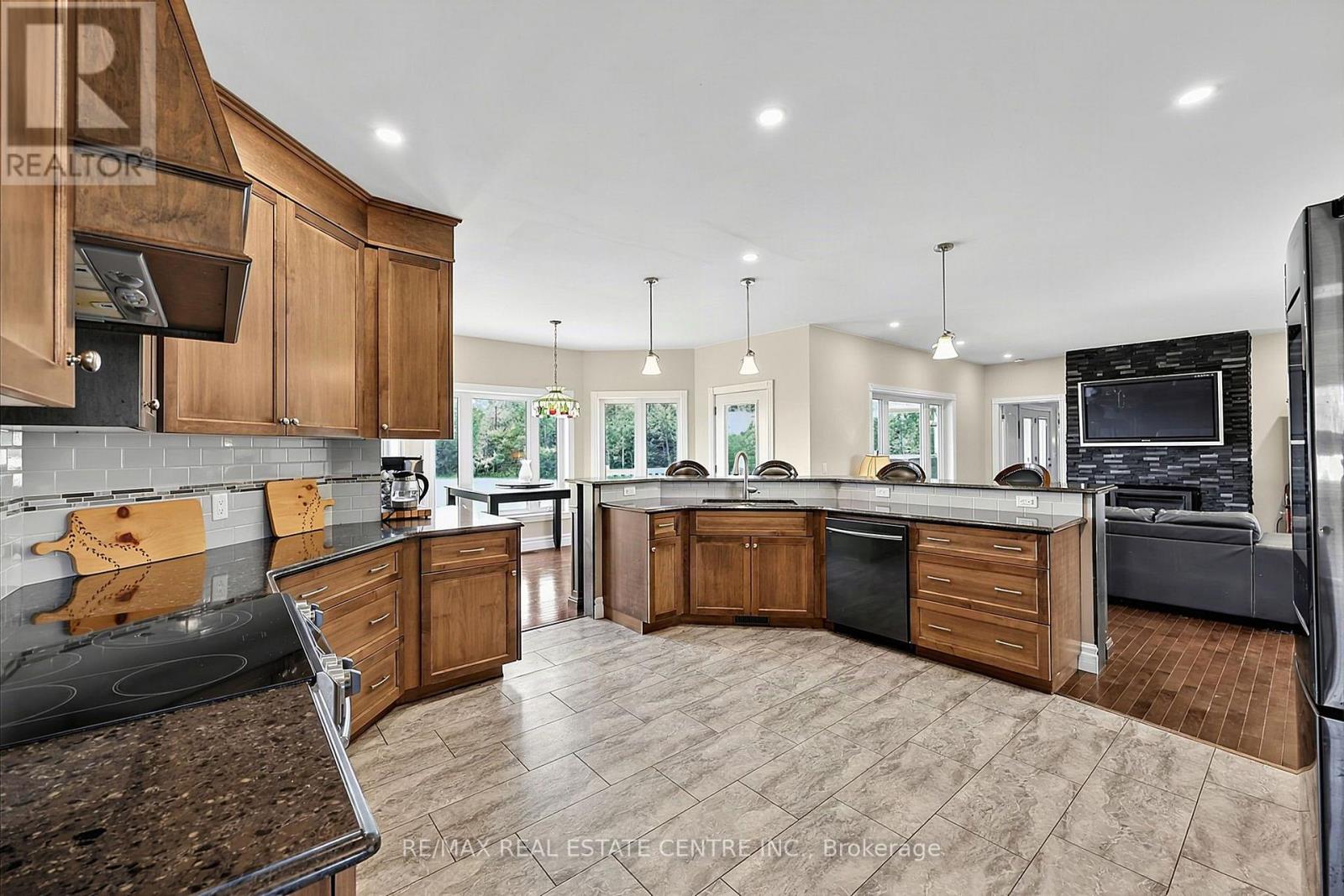 398019 5th Line Property Photo 12
