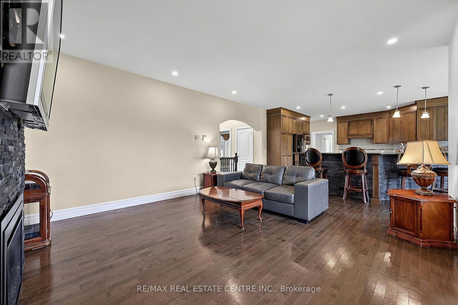 398019 5th Line Property Photo 19