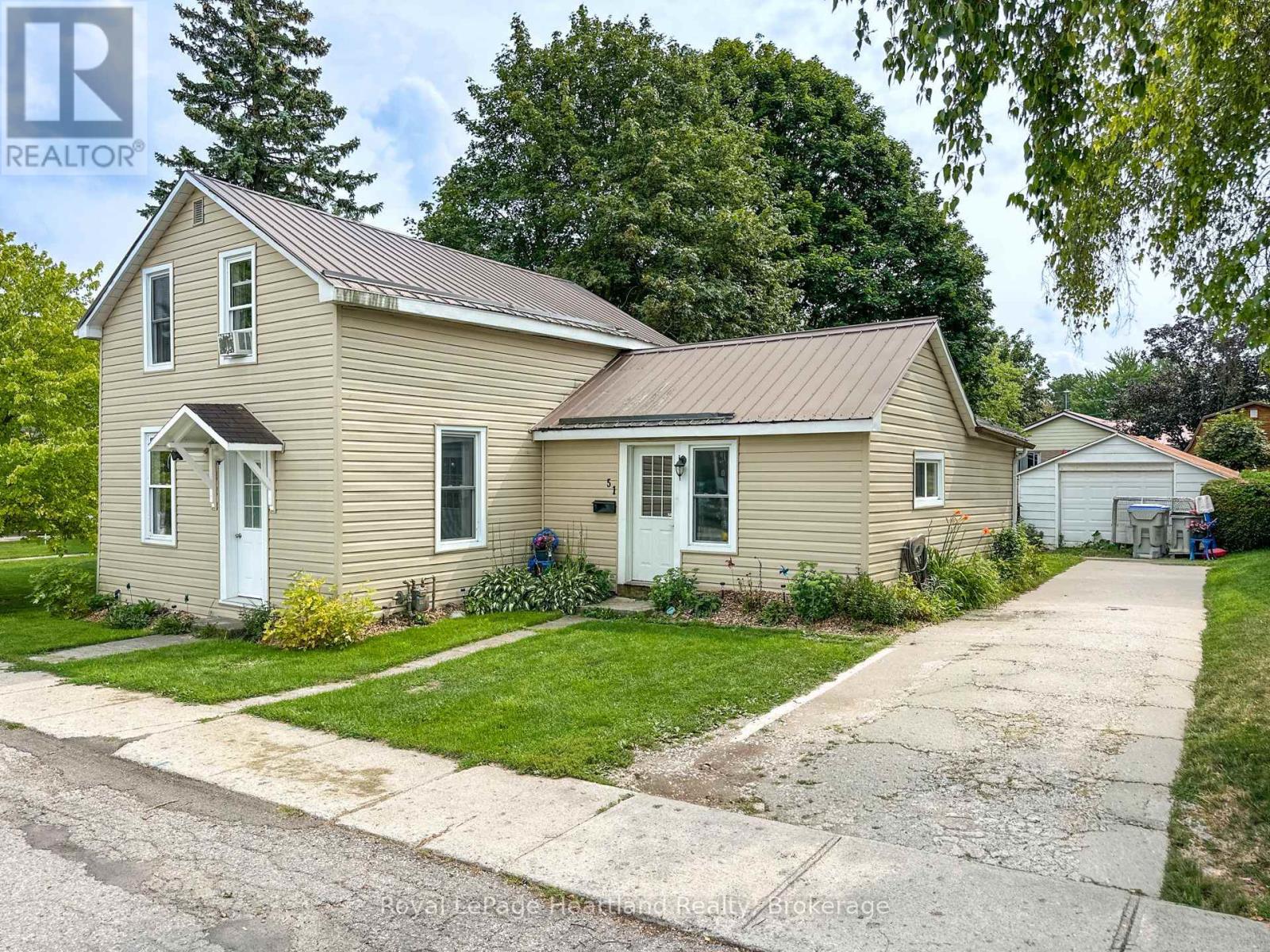 51 Side Street Property Photo 2