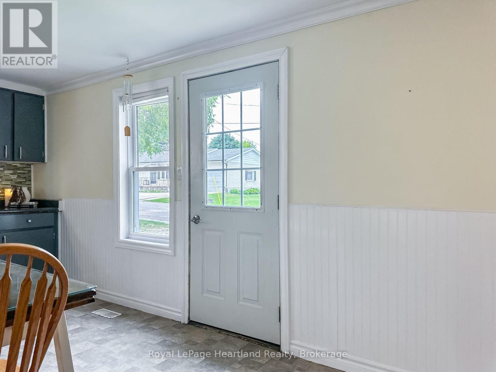 51 Side Street Property Photo 4