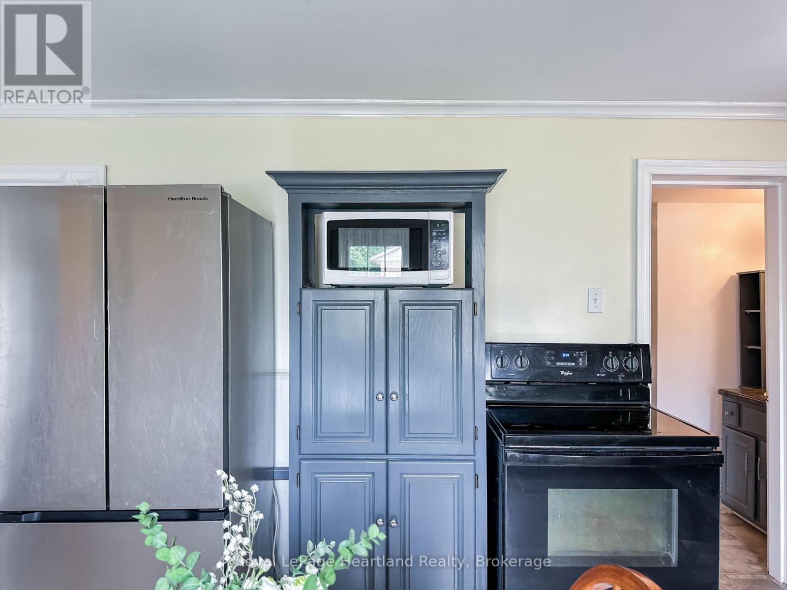 51 Side Street Property Photo 7