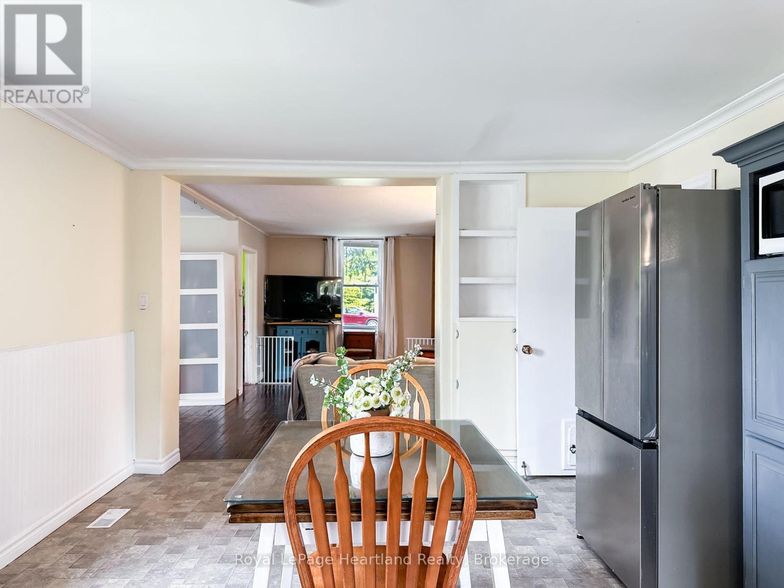 51 Side Street Property Photo 8