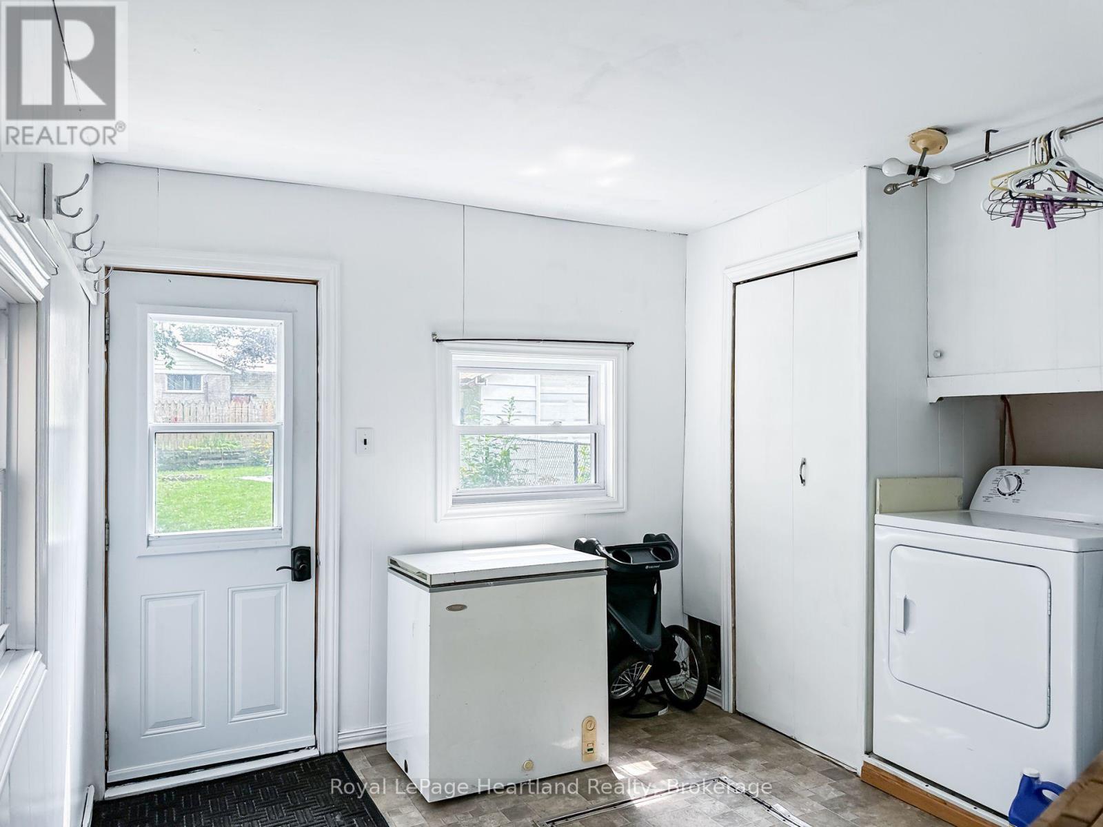51 Side Street Property Photo 11